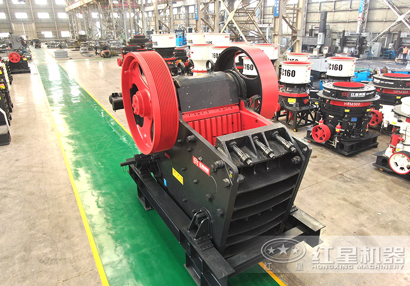 顎式破碎機進料口大、適應(yīng)性強